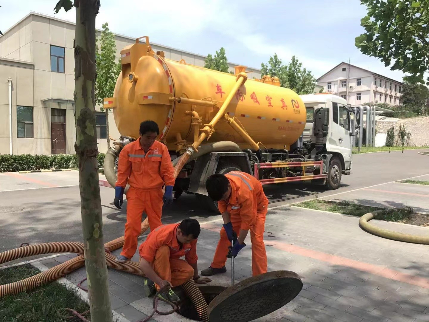 文山化粪池清理与5-8吨吸粪车施工效率分析